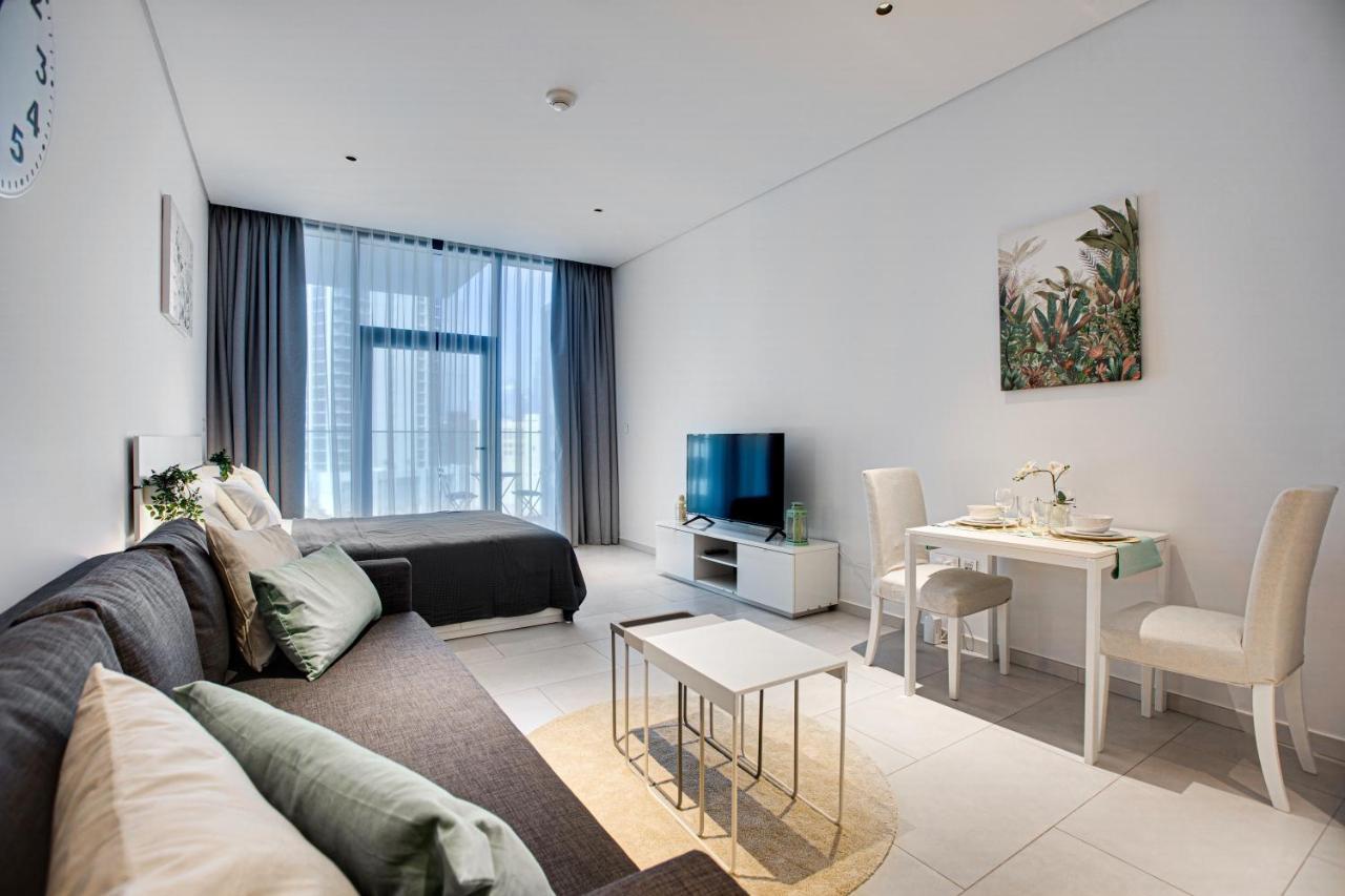 Beautiful With Burj Khalifa View Apartment
