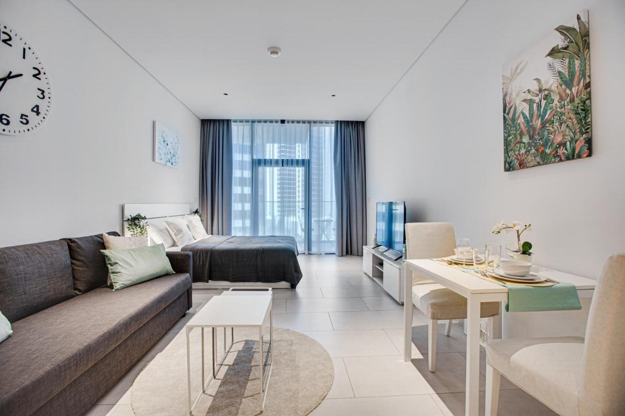 Beautiful With Burj Khalifa View Apartment